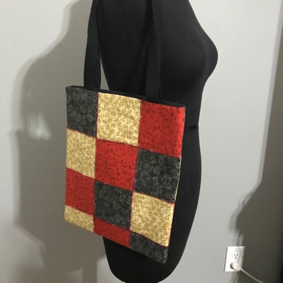 quilted tote bag with pockets